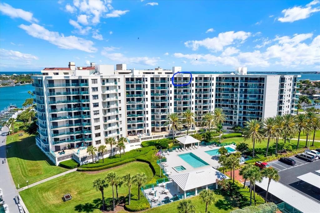 670 ISLAND WAY UNIT 1006 CLEARWATER BEACH, FL 33767