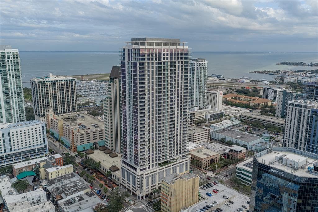 275 1ST AVENUE S UNIT 1701 ST PETERSBURG, FL 33701