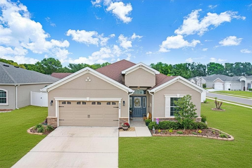 8235 WILDER LOOP LAKELAND, FL 33809