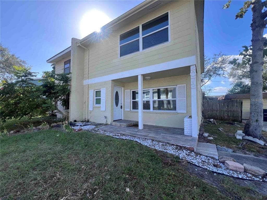 2072 LOS LOMAS DRIVE CLEARWATER, FL 33763