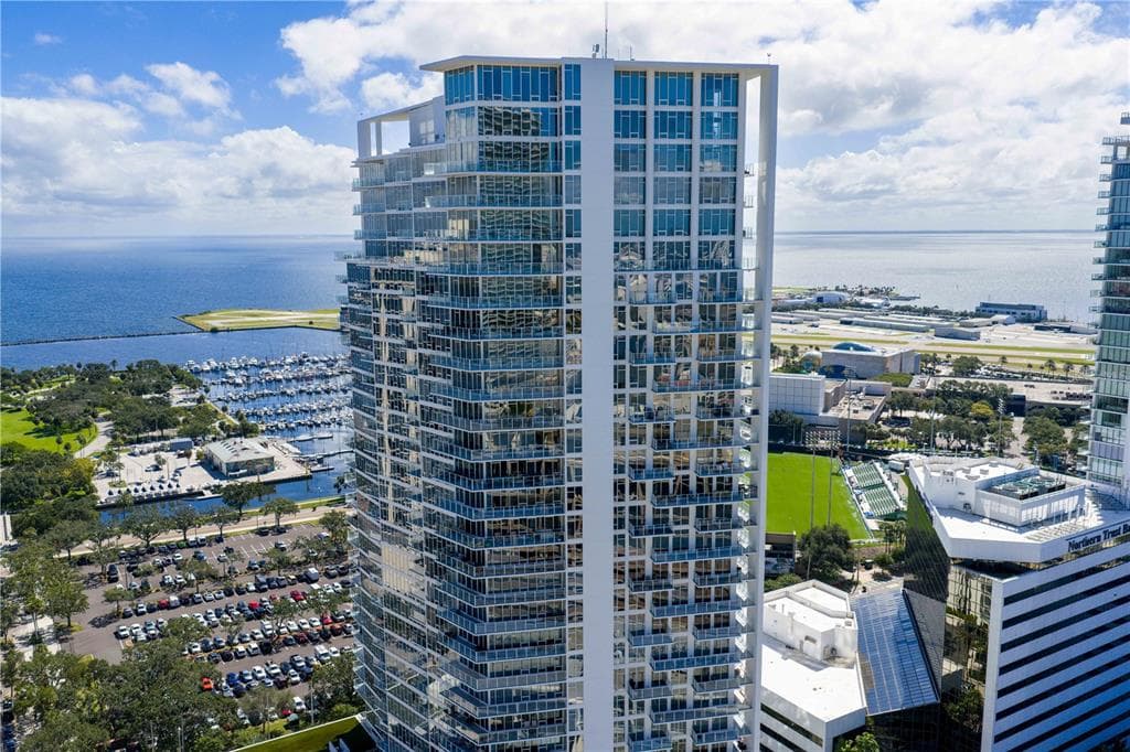 175 1ST STREET S UNIT 2804 ST PETERSBURG, FL 33701