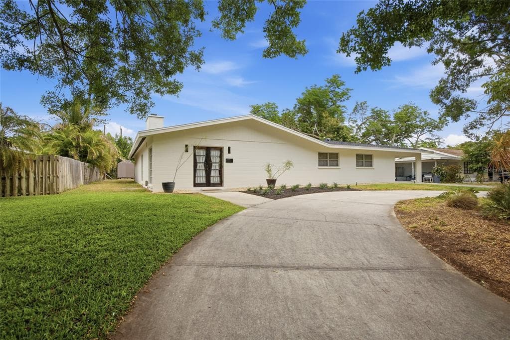 615 FONTANA LANE BRADENTON, FL 34209