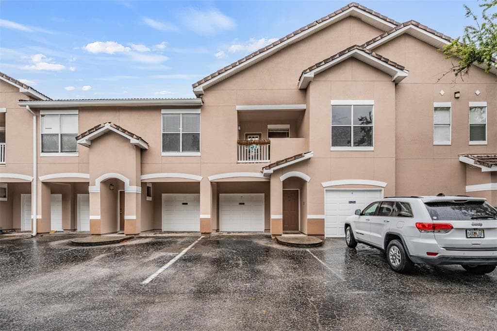 18107 VILLA CREEK DRIVE UNIT 18107 TAMPA, FL 33647