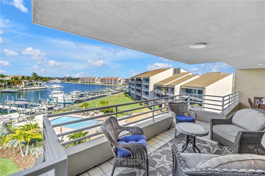 2795 KIPPS COLONY DRIVE S UNIT 305 ST PETERSBURG, FL 33707