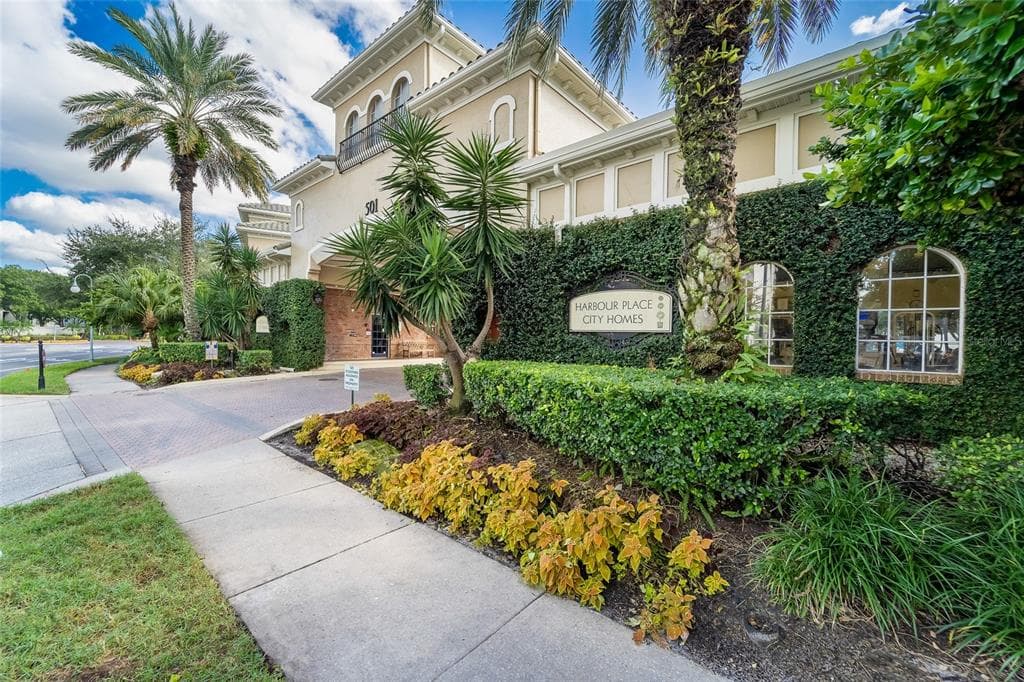 501 KNIGHTS RUN AVENUE UNIT 6101 TAMPA, FL 33602