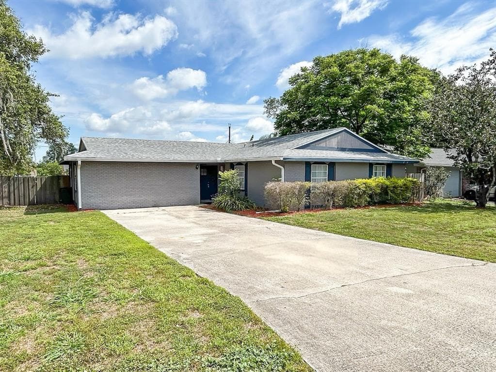 2802 CHRISTIE LANE LAKELAND, FL 33812