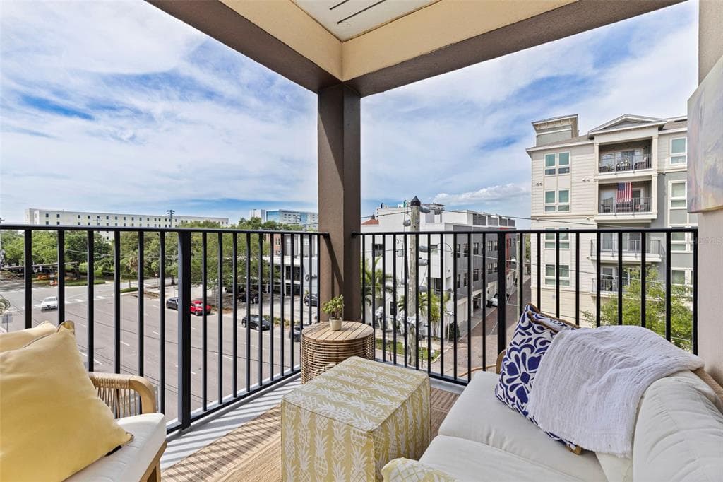 200 4TH AVENUE S UNIT 321 ST PETERSBURG, FL 33701