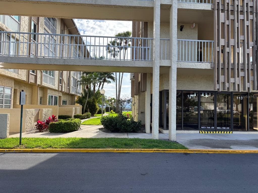 121 ISLAND WAY UNIT 331 CLEARWATER BEACH, FL 33767
