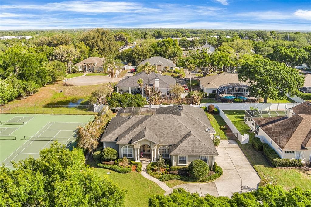 902 HANOVER WAY