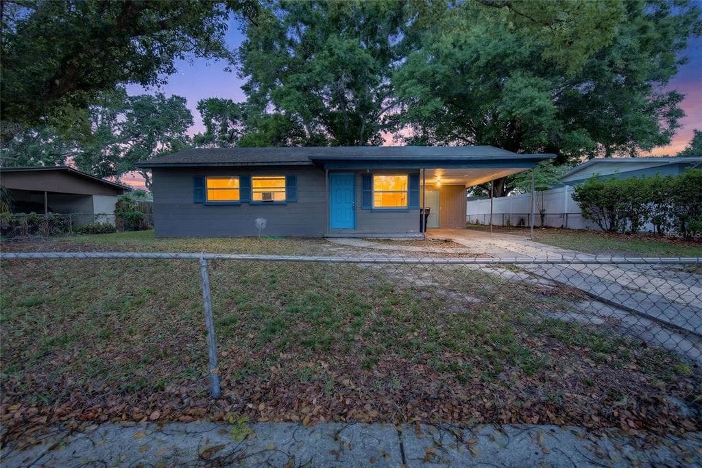 1232 WOODLAND AVENUE LAKELAND, FL 33801