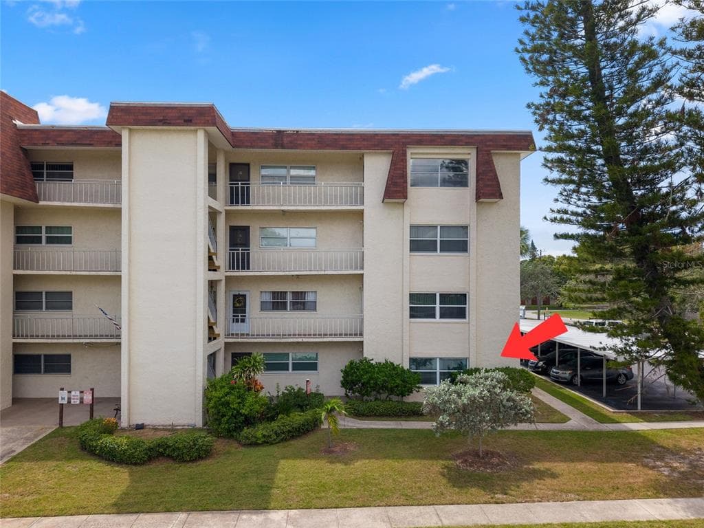 209 NE LINCOLN CIRCLE N UNIT 109 ST PETERSBURG, FL 33702