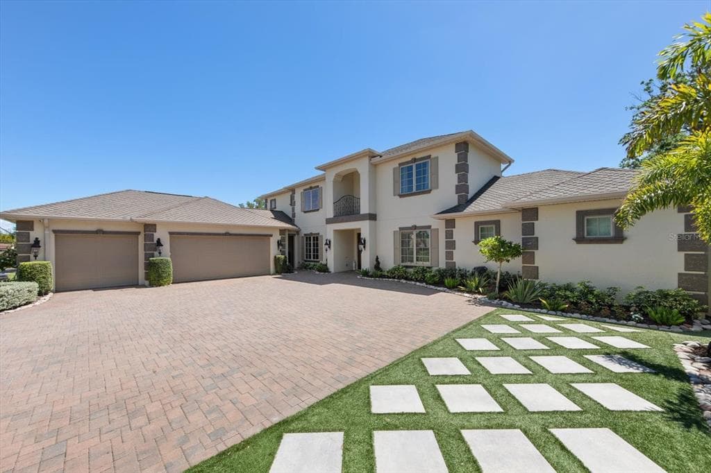 305 EASTLEIGH DRIVE BELLEAIR, FL 33756