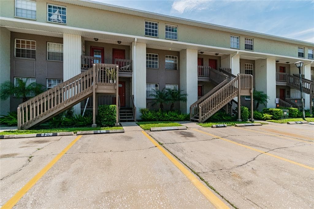 4875 W MCELROY AVENUE UNIT G208 TAMPA, FL 33611