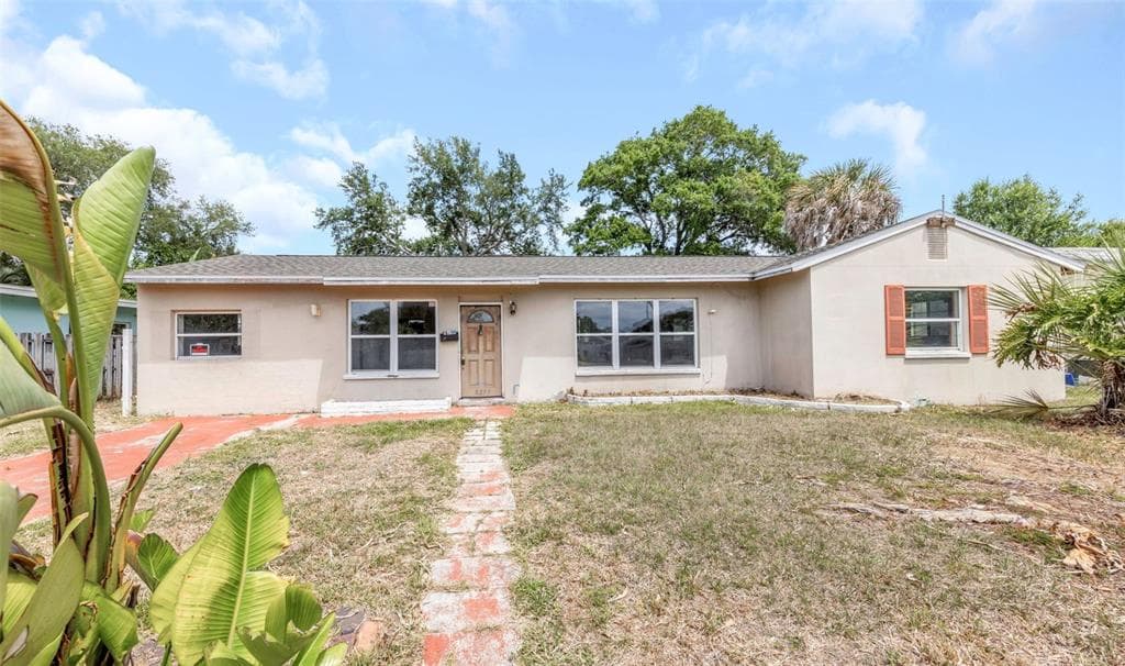 6235 HAMPTON DRIVE N ST PETERSBURG, FL 33710