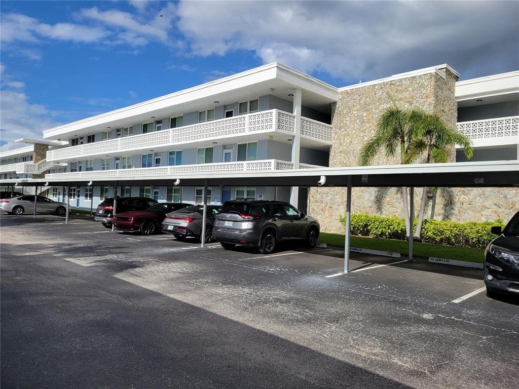4715 BAY STREET NE UNIT 225