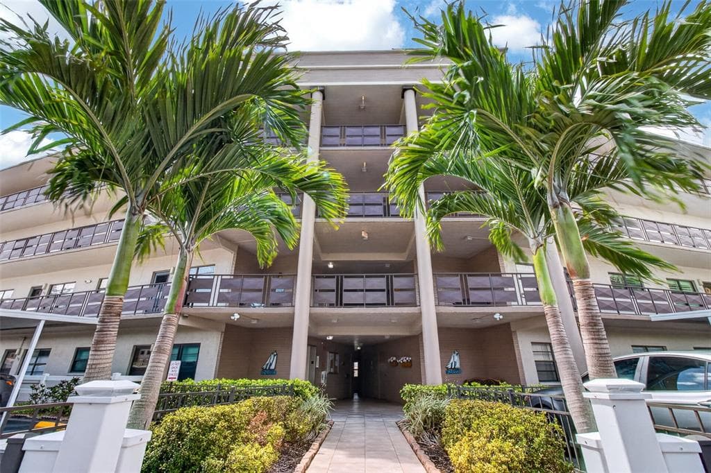 6190 80TH STREET N UNIT 410 ST PETERSBURG, FL 33709