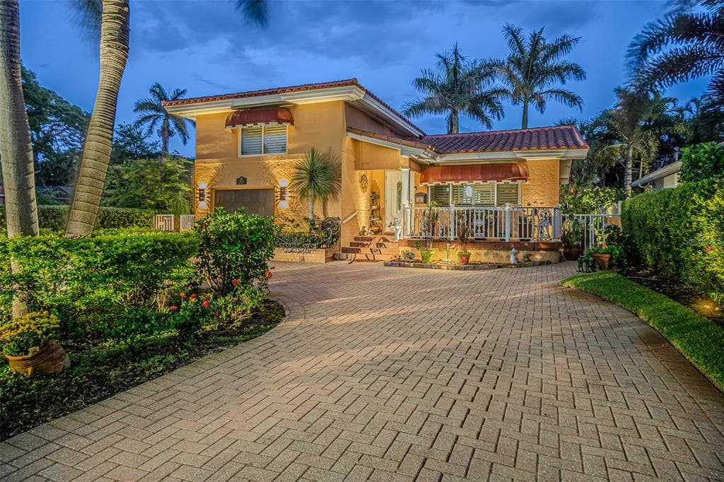 243 SNELL ISLE BOULEVARD NE ST PETERSBURG, FL 33704