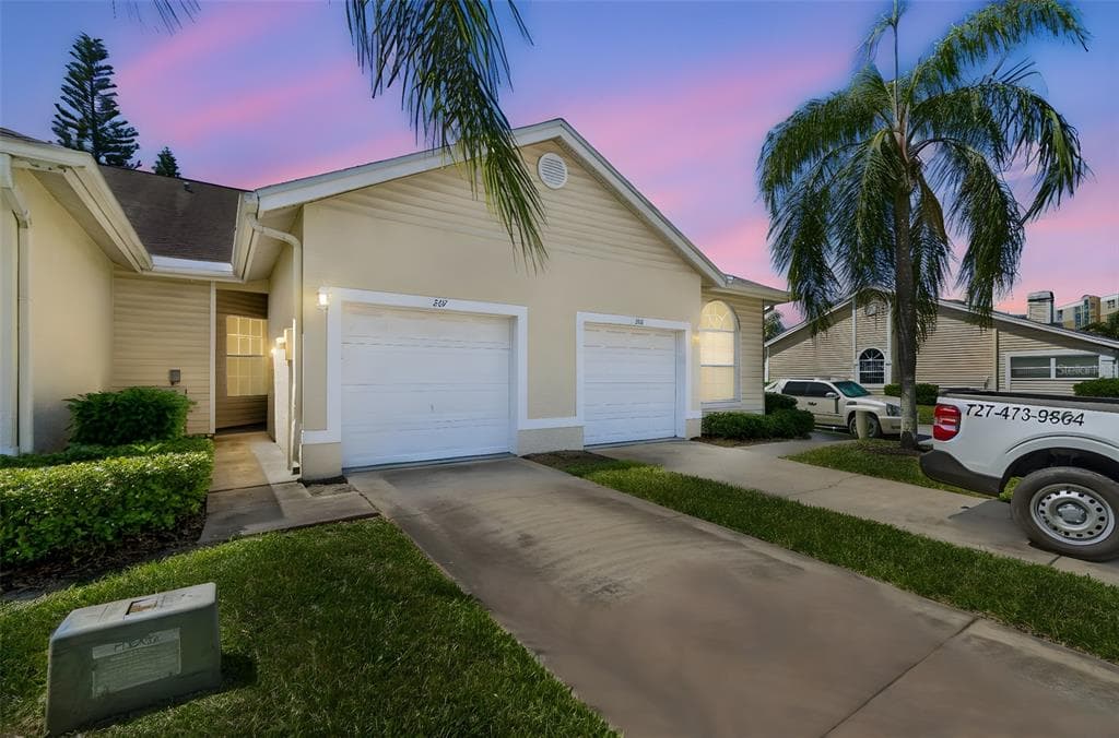 1050 STARKEY RD UNIT 207 LARGO, FL 33771
