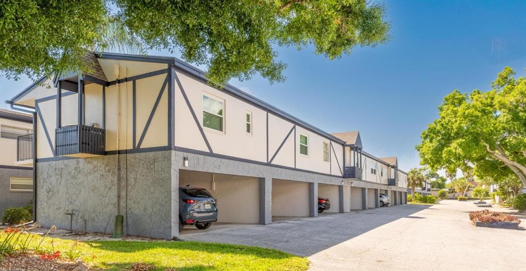 1147 KING ARTHUR COURT UNIT 204 DUNEDIN, FL 34698
