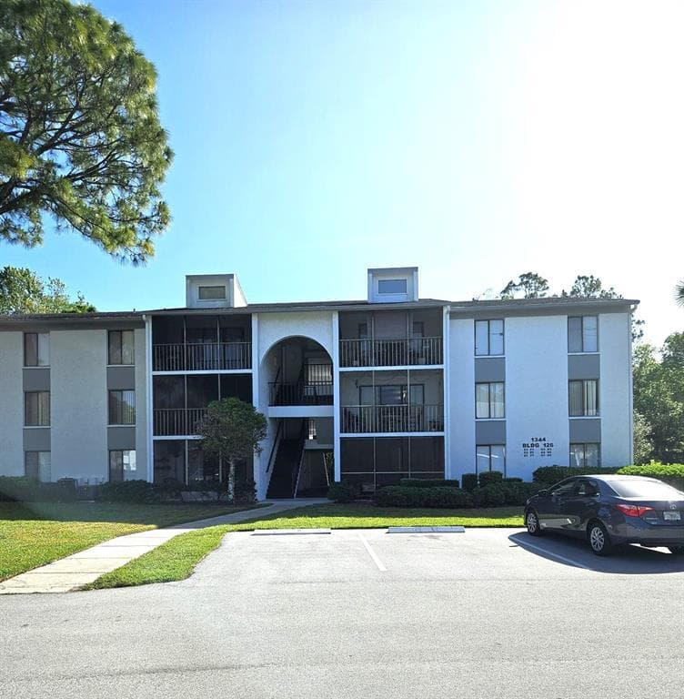 1344 PINE RIDGE CIRCLE E UNIT E3 TARPON SPRINGS, FL 34688