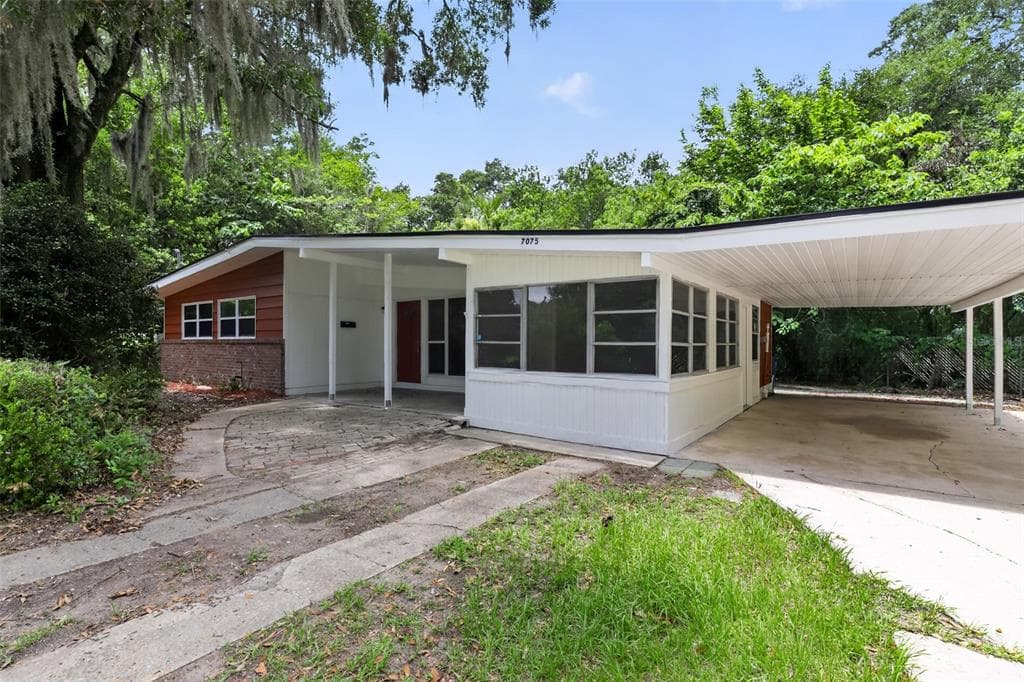 7075 FONTAINEBLEAU CRESCENT JACKSONVILLE, FL 32211