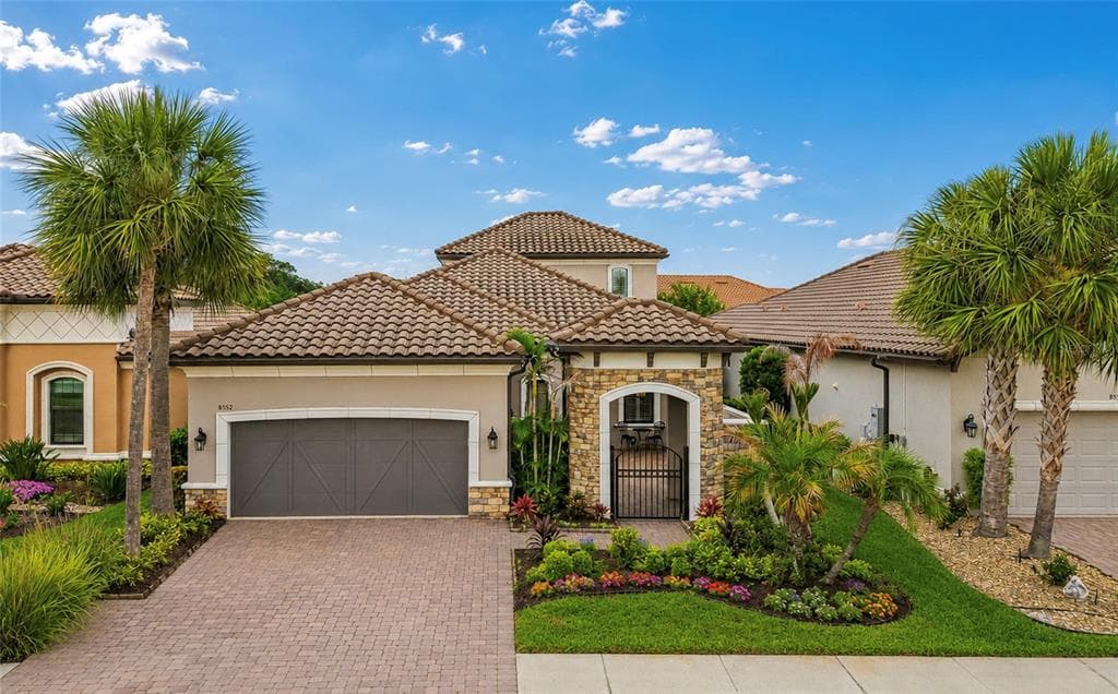 8552 GRAND ALBERATO ROAD TAMPA, FL 33647