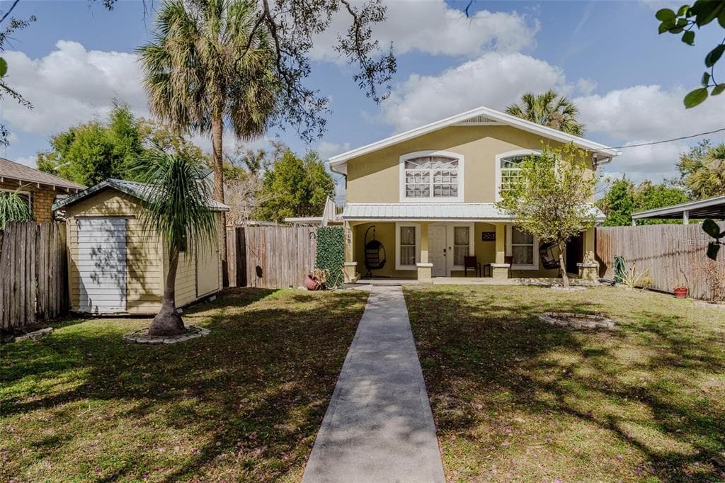 203 W CREST 1/2 AVENUE TAMPA, FL 33603