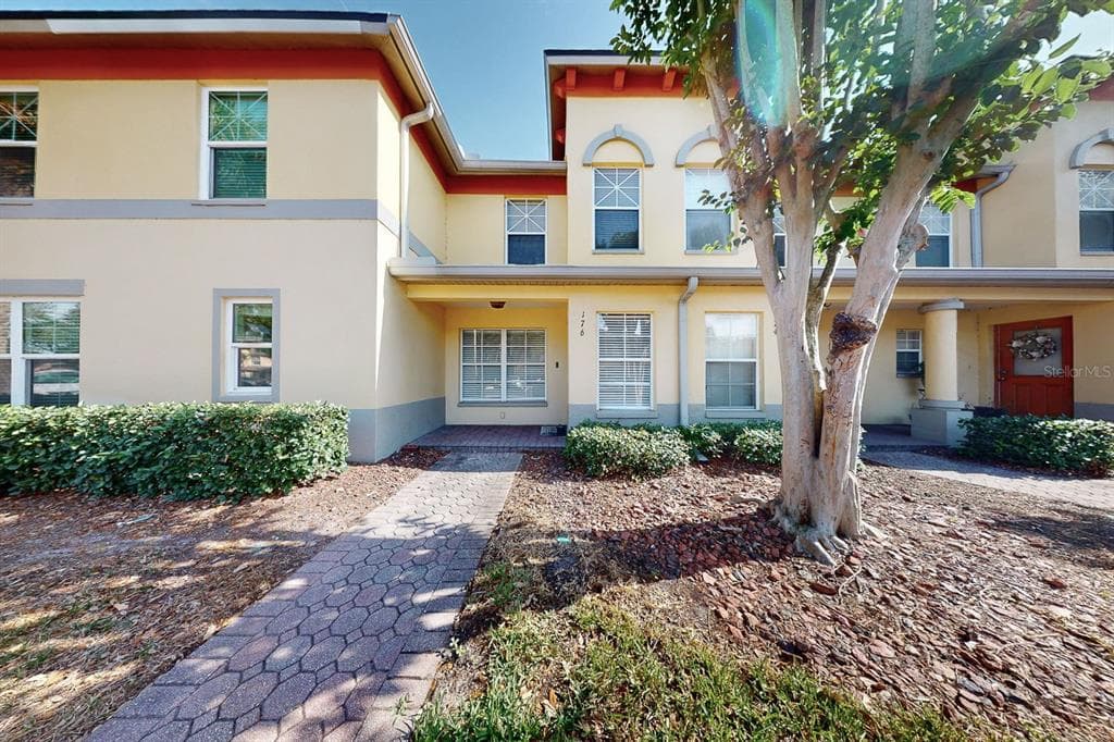 176 COQUINA BAY DR DRIVE ST PETERSBURG, FL 33705