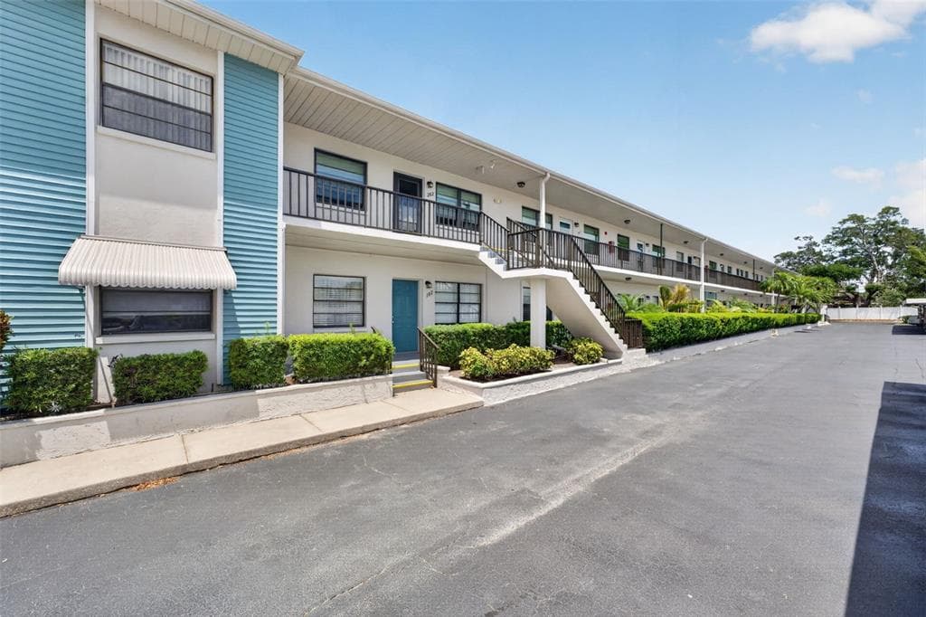 5925 TERRACE PARK DRIVE N UNIT 203 ST PETERSBURG, FL 33709