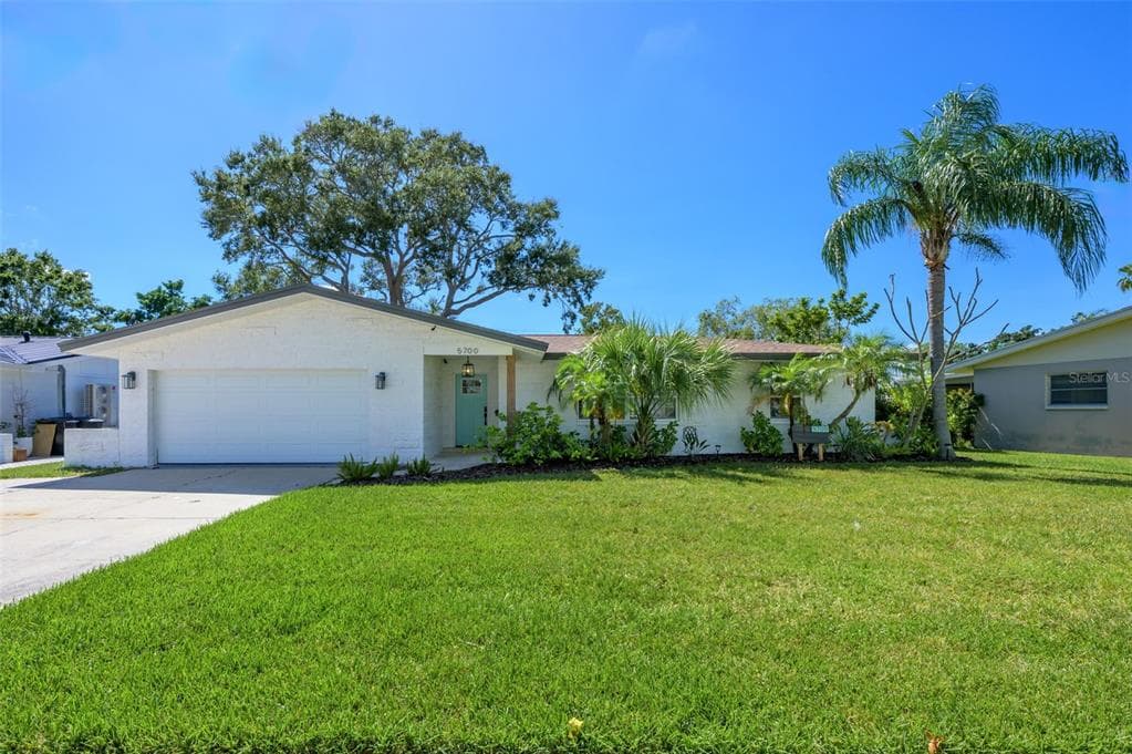 5700 BAYOU GRANDE BOULEVARD NE ST PETERSBURG, FL 33703
