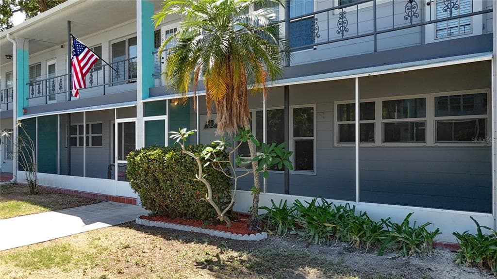 4295 58TH WAY N UNIT 1604 KENNETH CITY, FL 33709