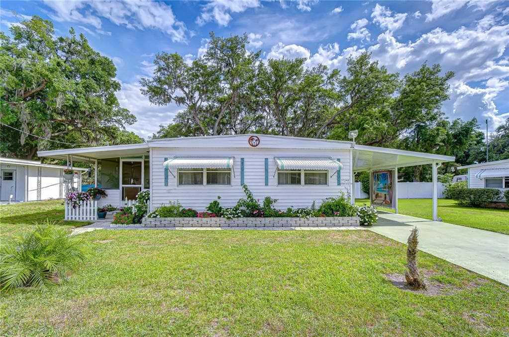 37248 KINKAID DRIVE ZEPHYRHILLS, FL 33541
