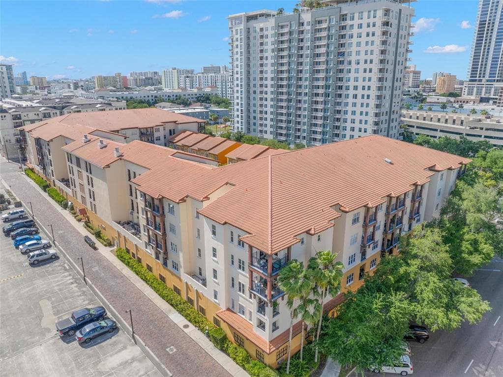 200 4TH AVENUE S UNIT 302 ST PETERSBURG, FL 33701