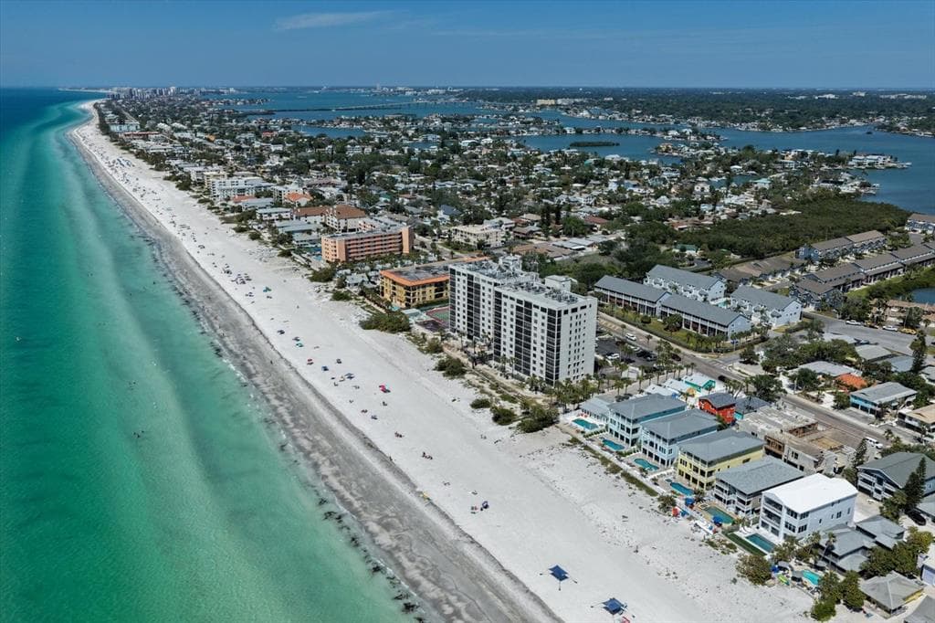 900 GULF BOULEVARD UNIT 204 INDIAN ROCKS BEACH, FL 33785