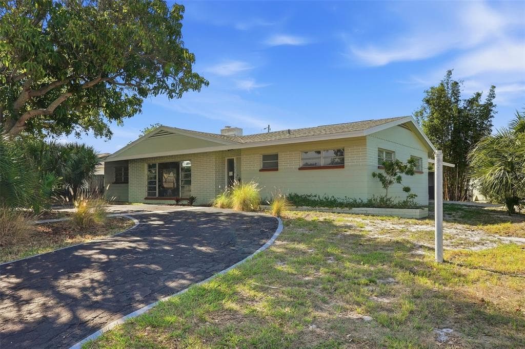 11570 60TH TERRACE SEMINOLE, FL 33772