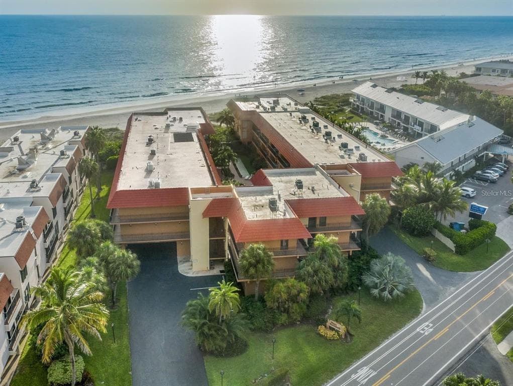 6006 GULF DRIVE UNIT 207 HOLMES BEACH, FL 34217