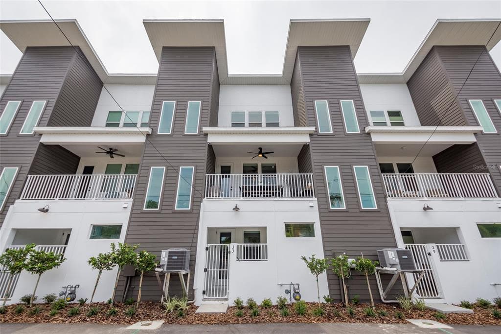 33 29TH STREET N ST PETERSBURG, FL 33713