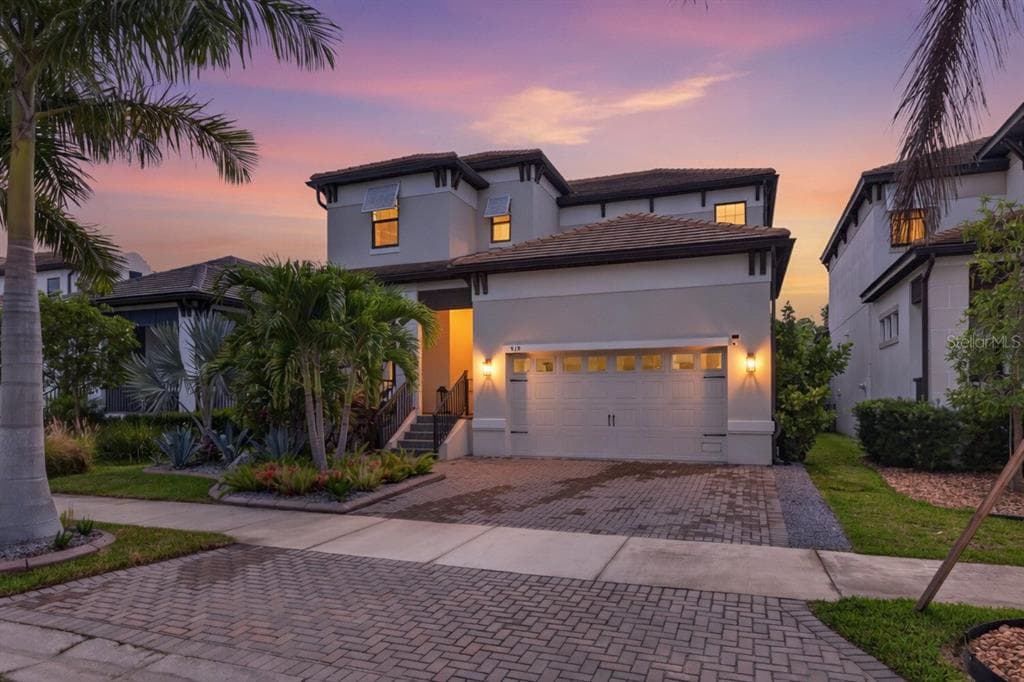 919 SEAGRAPE DRIVE
