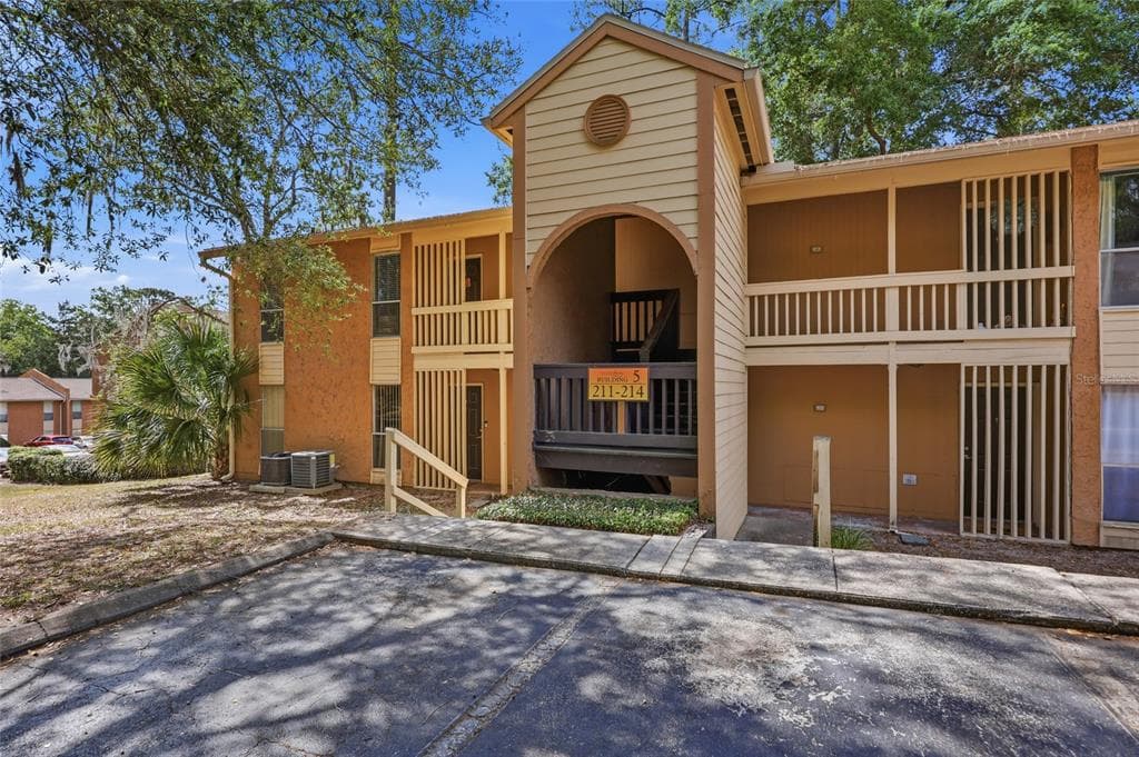 1810 NW 23RD BOULEVARD Bldg 5, 211 GAINESVILLE, FL 32605
