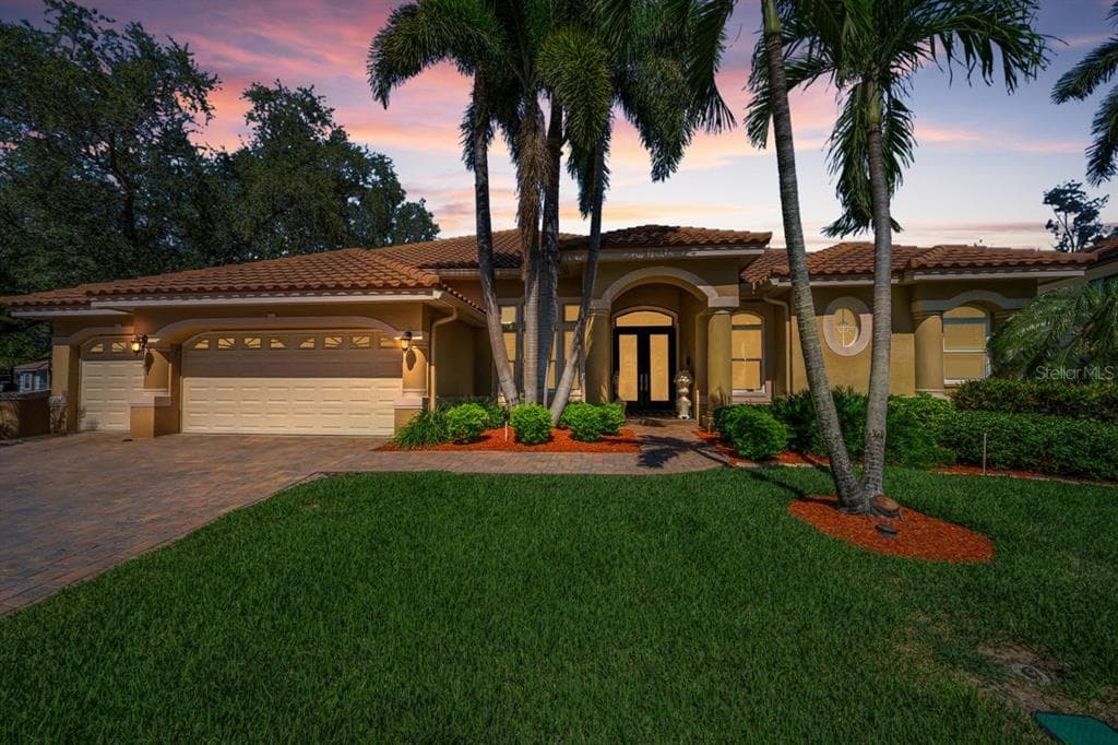 970 SOUTHERN PINE COURT NE ST PETERSBURG, FL 33703