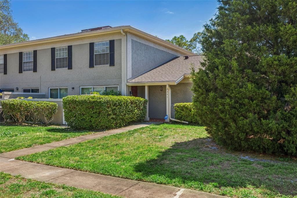 6341 TREETOP CIRCLE UNIT 6341 TEMPLE TERRACE, FL 33617