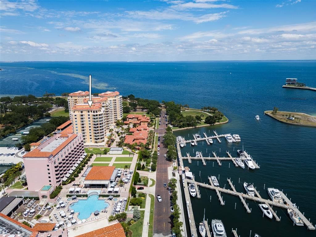 555 5TH AVENUE NE UNIT 711 ST PETERSBURG, FL 33701