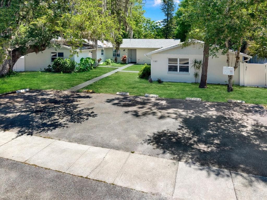 1187 BASS BOULEVARD UNIT B DUNEDIN, FL 34698