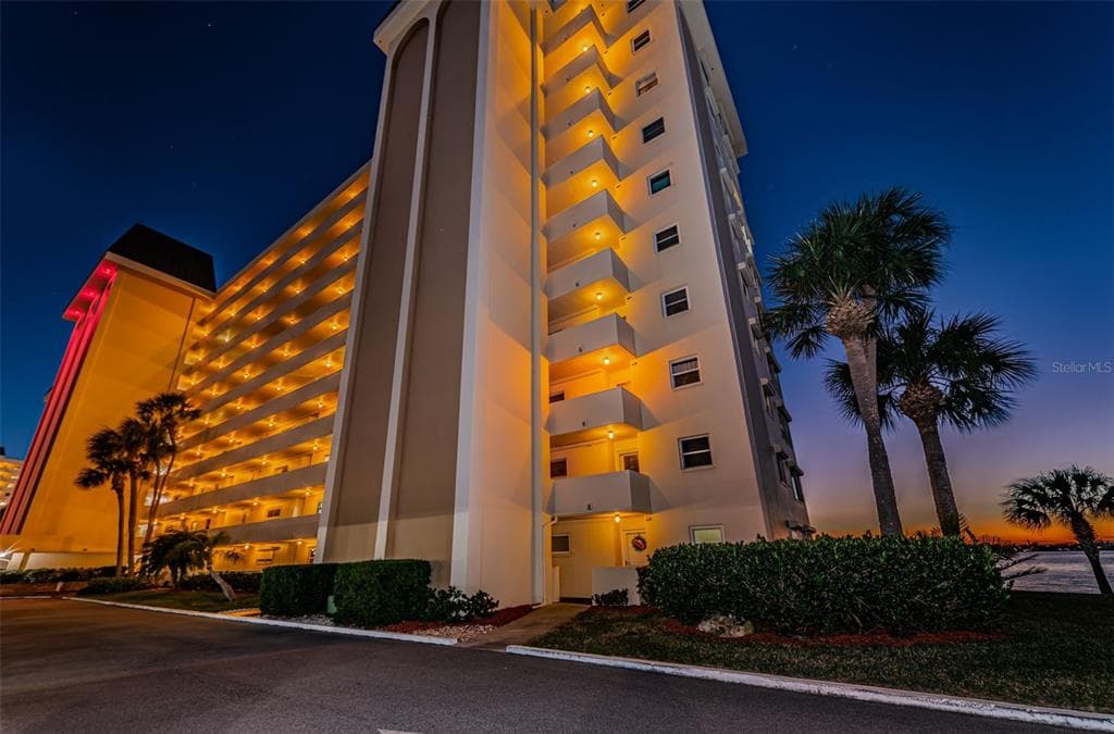4750 COVE CIRCLE UNIT 303 ST PETERSBURG, FL 33708