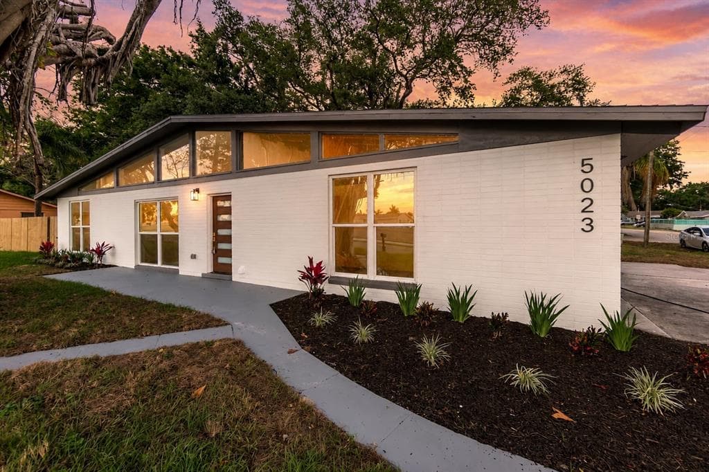 5023 9TH STREET E BRADENTON, FL 34203