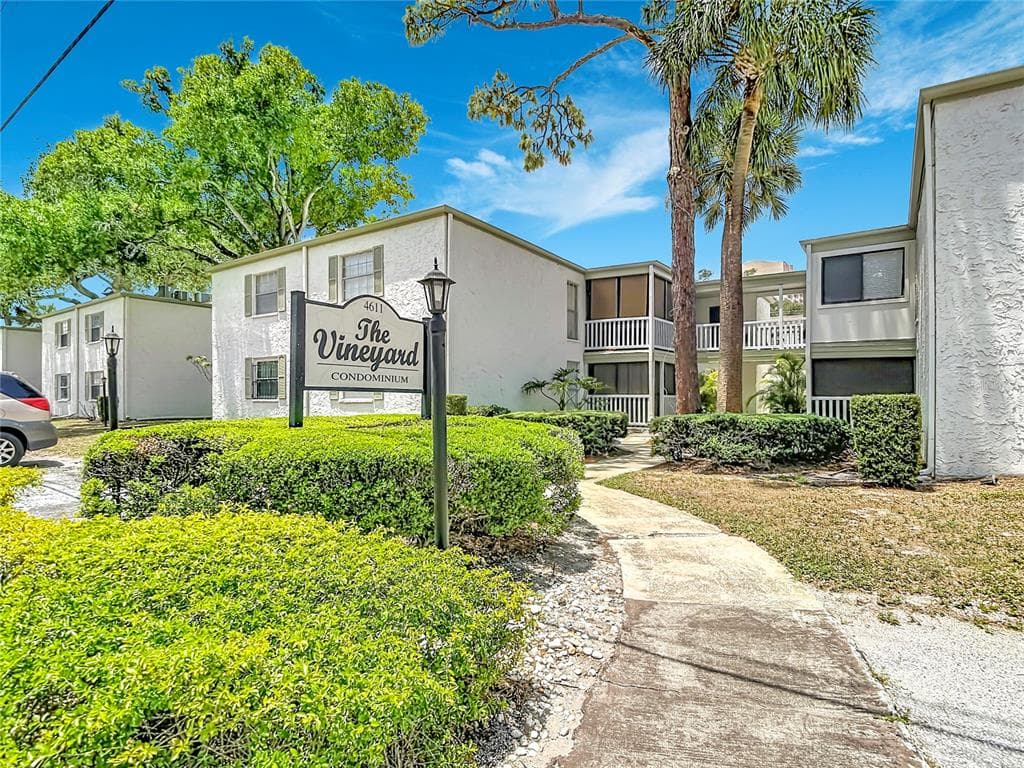 4611 W NORTH B STREET UNIT 240 TAMPA, FL 33609