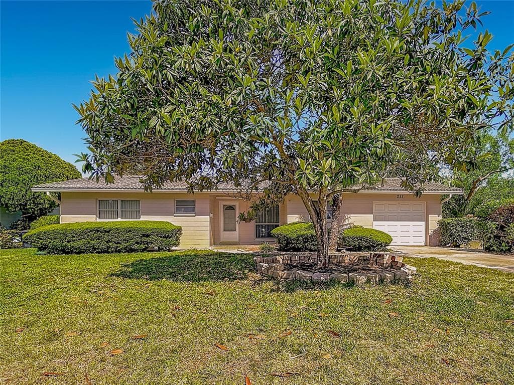 211 NW MONROE CIRCLE N ST PETERSBURG, FL 33702