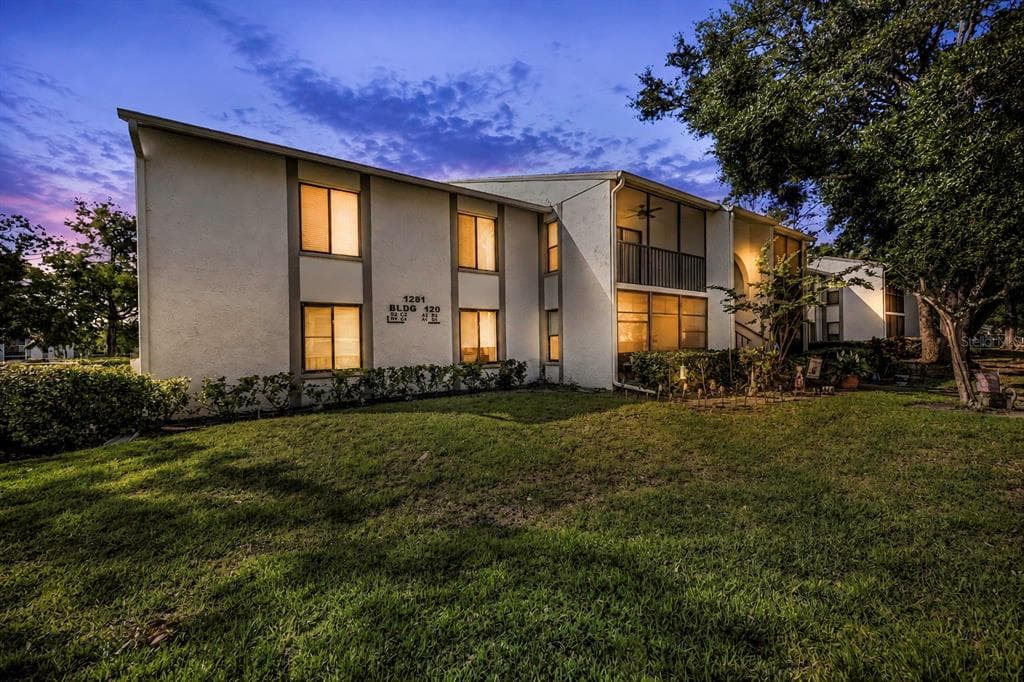 1281 PINE RIDGE CIRCLE E UNIT A2 TARPON SPRINGS, FL 34688