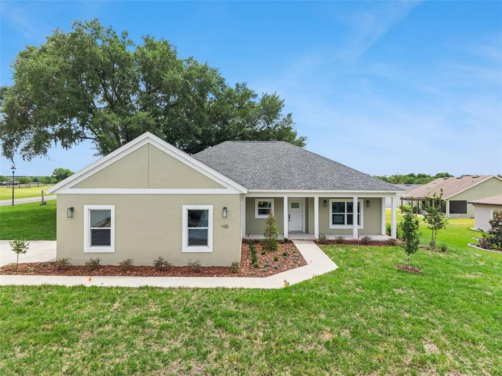 100 FAIRWAY CIRCLE UMATILLA, FL 32784