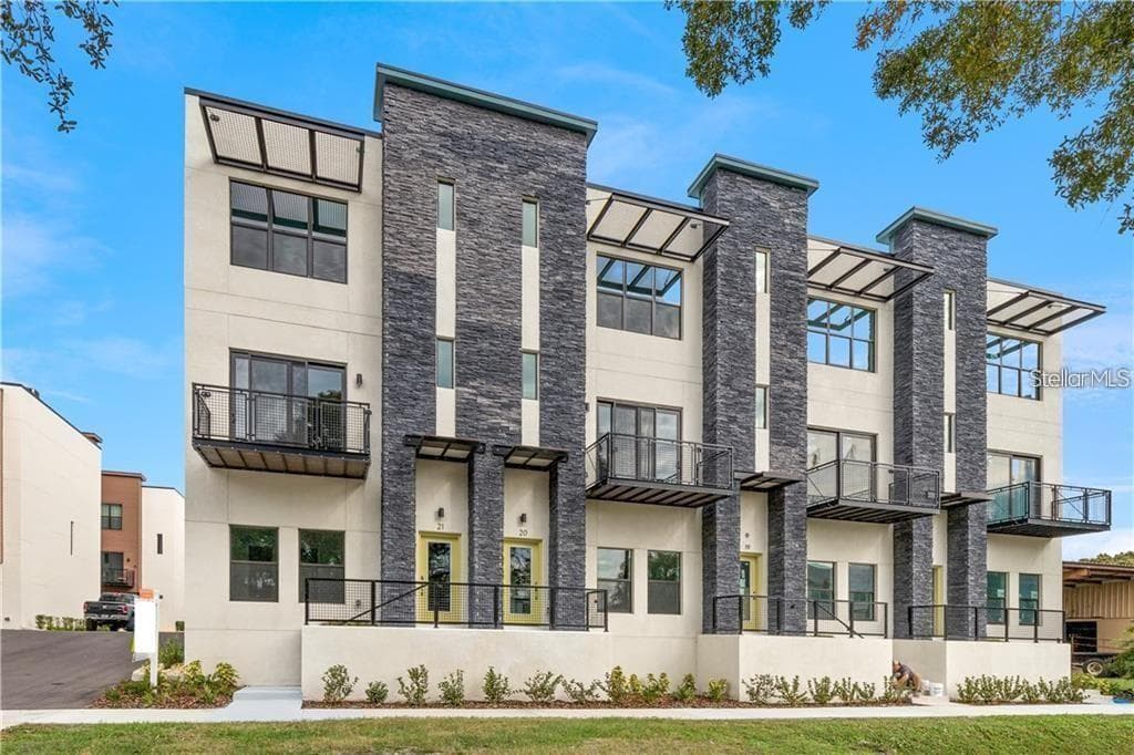 4810 W MCELROY AVENUE UNIT 21 TAMPA, FL 33611